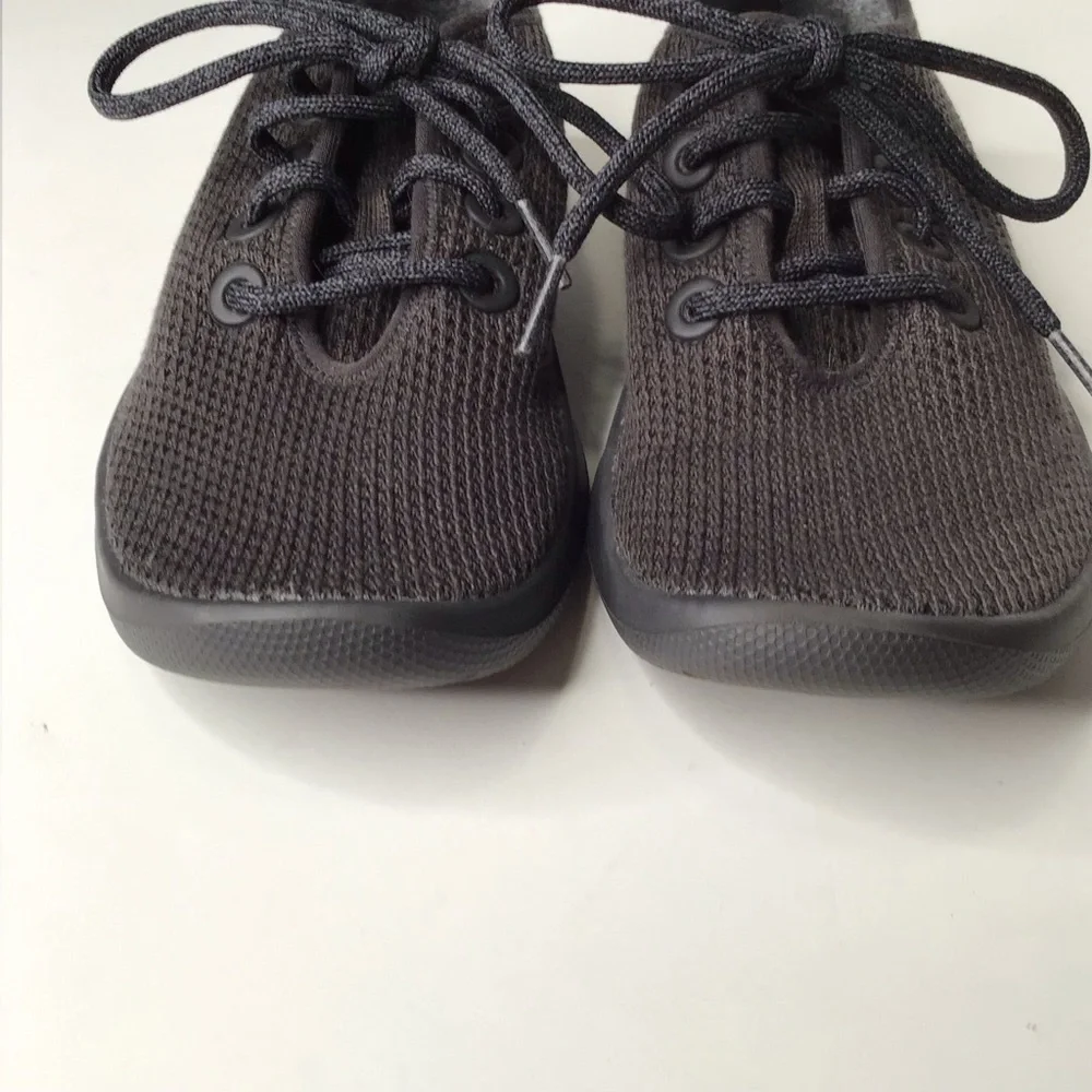 Allbirds Tree Runner in Charcoal Size 6.